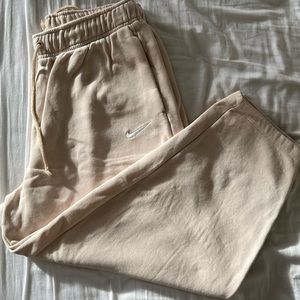 Nike Sportswear Collection Essentials Women's Fleece Curve Pants